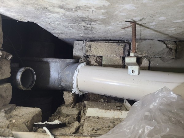 배관 누수 수리